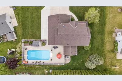 348 S Maple Ln, Saukville, WI 53080 - Photo 6