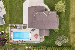 348 S Maple Ln, Saukville, WI 53080 - Photo 6