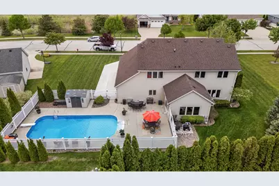 348 S Maple Ln, Saukville, WI 53080 - Photo 4