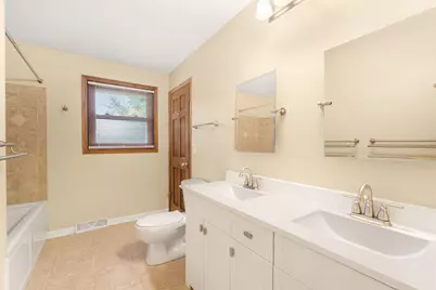 15025 W Vera Cruz Dr, New Berlin, WI 53151 - Photo 18