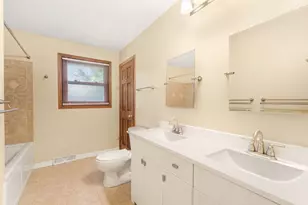 15025 W Vera Cruz Dr, New Berlin, WI 53151 - Photo 18
