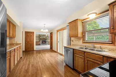 15025 W Vera Cruz Dr, New Berlin, WI 53151 - Photo 6