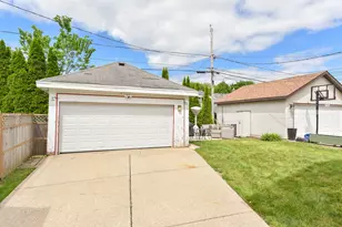 2209 N 62nd St, Wauwatosa, WI 53213 - Photo 28