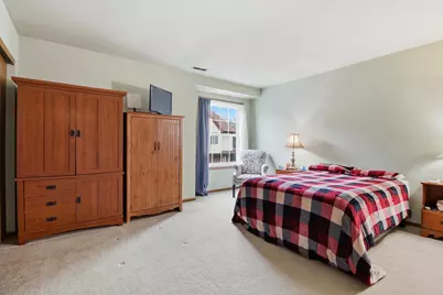 2077 S 102nd St #D, West Allis, WI 53227 - Photo 8