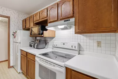 2077 S 102nd St #D, West Allis, WI 53227 - Photo 12
