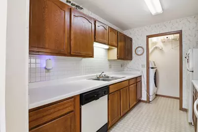 2077 S 102nd St #D, West Allis, WI 53227 - Photo 14