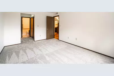 6100 W Stonehedge Dr #120, Greenfield, WI 53220 - Photo 16