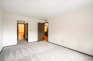 6100 W Stone Hedge Dr, Greenfield, WI 53220 - Photo 16