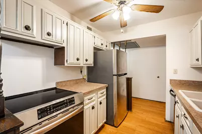 6100 W Stonehedge Dr #120, Greenfield, WI 53220 - Photo 6