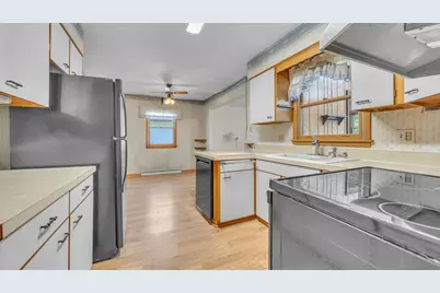 695  Bruce St, Fond du Lac, WI 54935 - Photo 8