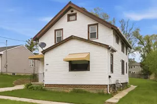 1012 Manila St, Manitowoc, WI 54220 - Photo 2