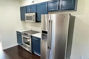 7232 W Fairmount Ave, Milwaukee, WI 53218 - Photo 6