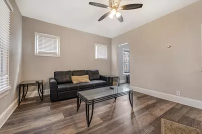 2867 N Fratney St, Milwaukee, WI 53212 - Photo 2