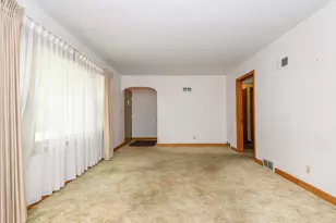 5212 S 20th St, Milwaukee, WI 53221 - Photo 6