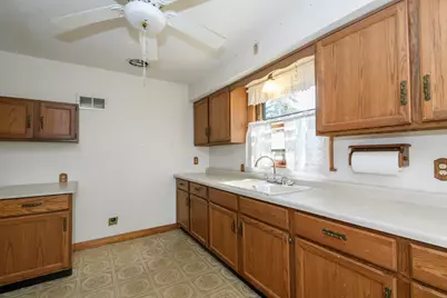 5212 S 20th St, Milwaukee, WI 53221 - Photo 10