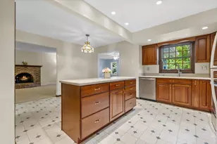 10312 N Versailles Ct, Mequon, WI 53092 - Photo 12