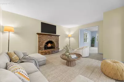 10312 N Versailles Ct, Mequon, WI 53092 - Photo 16