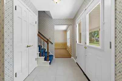 10312 N Versailles Ct, Mequon, WI 53092 - Photo 6