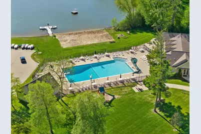10312 N Versailles Ct, Mequon, WI 53092 - Photo 2