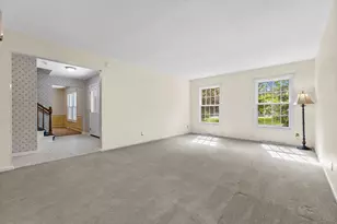 10312 N Versailles Ct, Mequon, WI 53092 - Photo 8
