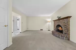 10312 N Versailles Ct, Mequon, WI 53092 - Photo 18