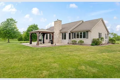 S93W34945  Jericho Dr, Eagle, WI 53119 - Photo 4
