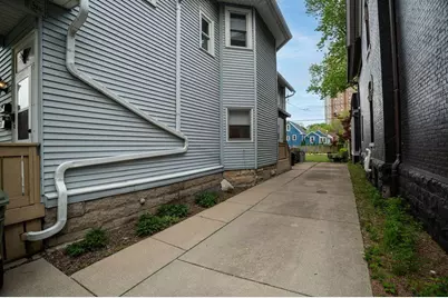 1666 N Humboldt Ave, Milwaukee, WI 53202 - Photo 34