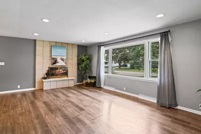 417 W Geneva St, Elkhorn, WI 53121 - Photo 4