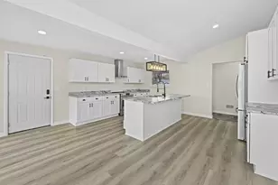 9131 N Pelham Pkwy, Bayside, WI 53217 - Photo 10