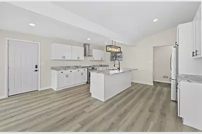 9131 N Pelham Pkwy, Bayside, WI 53217 - Photo 8