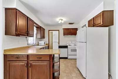 5700 S 41st St, Greenfield, WI 53221 - Photo 12