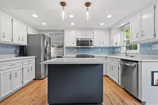 8905 W Meinecke Ave, Wauwatosa, WI 53226 - Photo 6