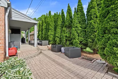 8905 W Meinecke Ave, Wauwatosa, WI 53226 - Photo 20