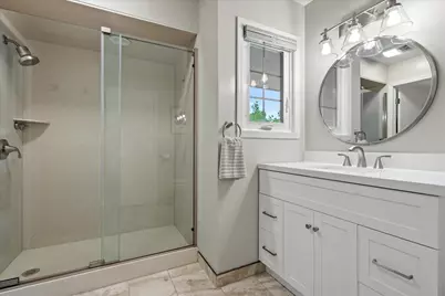 8905 W Meinecke Ave, Wauwatosa, WI 53226 - Photo 14