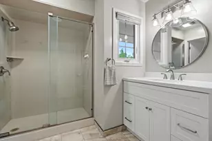 8905 W Meinecke Ave, Wauwatosa, WI 53226 - Photo 14