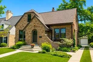 5912 N Berkeley Blvd, Whitefish Bay, WI 53217 - Photo 18