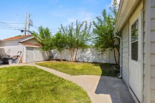 1931 S 59th St, West Allis, WI 53219 - Photo 30