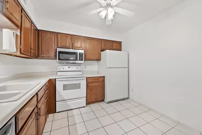 1906 E Shorewood Blvd #259, Shorewood, WI 53211 - Photo 8