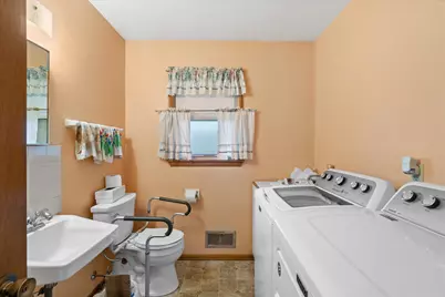 3210 S Ventura Dr, New Berlin, WI 53151 - Photo 16
