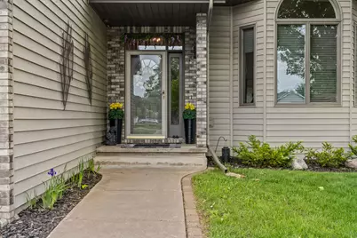 2019  Sandalwood Dr, Onalaska, WI 54650 - Photo 2