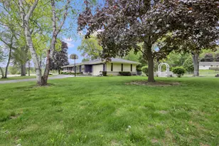 S94W23125 River Oaks Dr, Big Bend, WI 53103 - Photo 38
