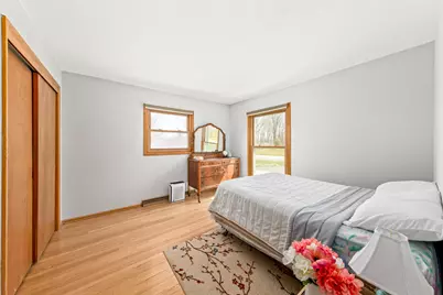 9814 W Green Tree Rd, Milwaukee, WI 53224 - Photo 20