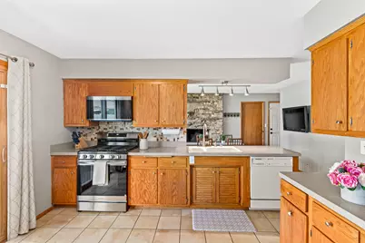 9814 W Green Tree Rd, Milwaukee, WI 53224 - Photo 14