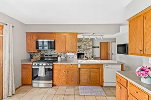 9814 W Green Tree Rd, Milwaukee, WI 53224 - Photo 14