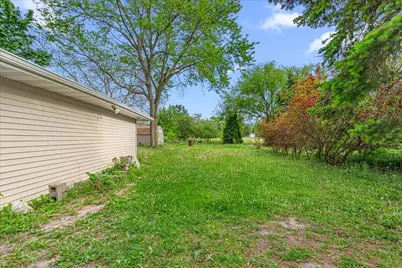 3223 W Cold Spring Rd, Greenfield, WI 53221 - Photo 30