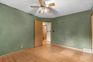 3223 W Cold Spring Rd, Greenfield, WI 53221 - Photo 18