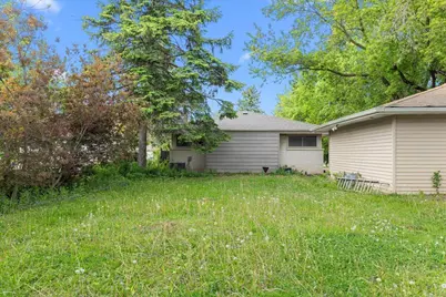 3223 W Cold Spring Rd, Greenfield, WI 53221 - Photo 26