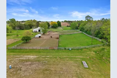 12205 N Vega Ave, Mequon, WI 53097 - Photo 20