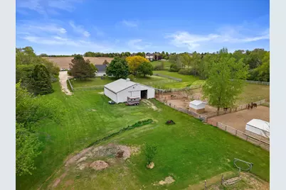 12205 N Vega Ave, Mequon, WI 53097 - Photo 2
