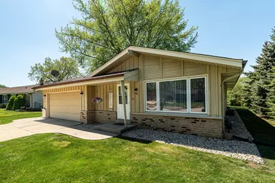 8049 S Waring Dr, Oak Creek, WI 53154 - Photo 30